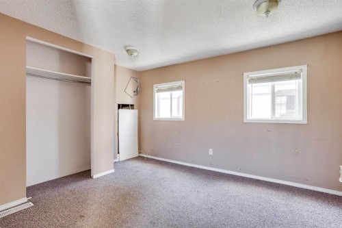 368 Grey Crescent, Fort Mcmurray, AB - Indoor Photo Showing Other Room