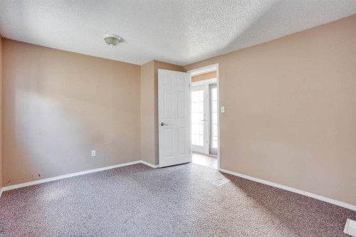 368 Grey Crescent, Fort Mcmurray, AB - Indoor Photo Showing Other Room