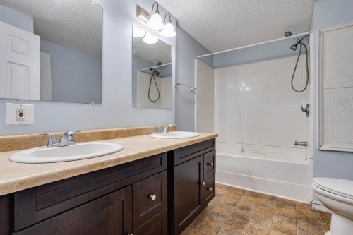 368 Grey Crescent, Fort Mcmurray, AB - Indoor Photo Showing Bathroom