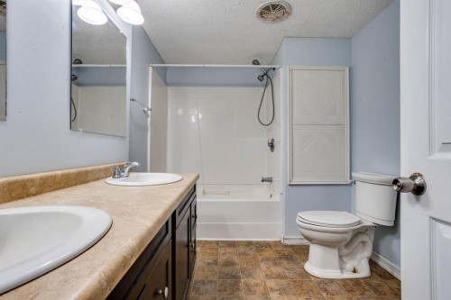 368 Grey Crescent, Fort Mcmurray, AB - Indoor Photo Showing Bathroom