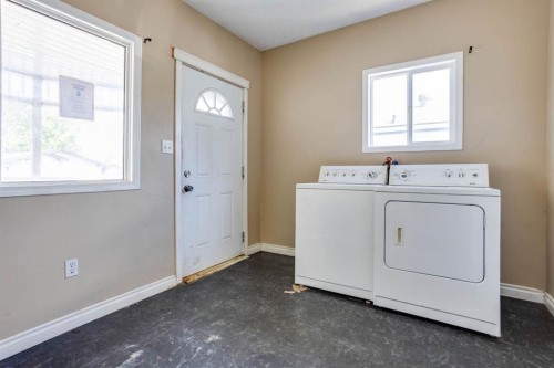 368 Grey Crescent, Fort Mcmurray, AB - Indoor Photo Showing Laundry Room