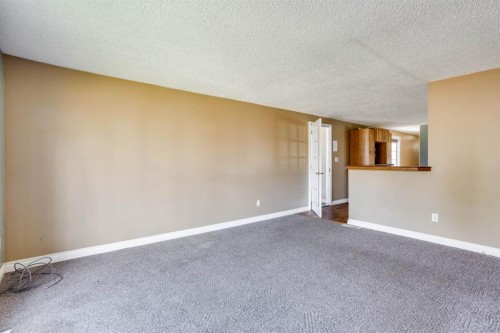 368 Grey Crescent, Fort Mcmurray, AB - Indoor Photo Showing Other Room
