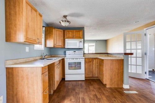 368 Grey Crescent, Fort Mcmurray, AB - Indoor Photo Showing Kitchen With Double Sink
