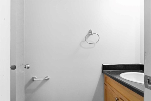 188 Windsor Drive, Fort Mcmurray, AB - Indoor Photo Showing Bathroom