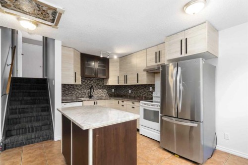 156 Rock Bay, Fort Mcmurray, AB - Indoor Photo Showing Kitchen