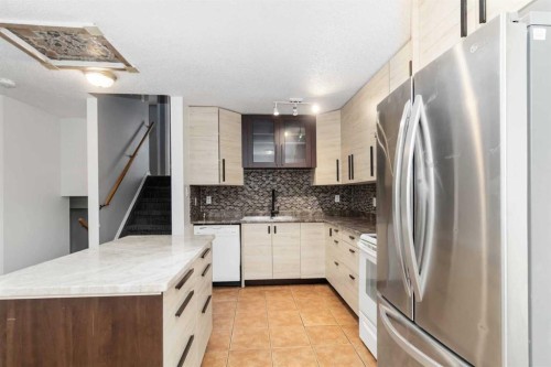 156 Rock Bay, Fort Mcmurray, AB - Indoor Photo Showing Kitchen With Upgraded Kitchen