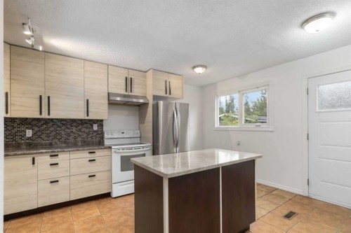 156 Rock Bay, Fort Mcmurray, AB - Indoor Photo Showing Kitchen