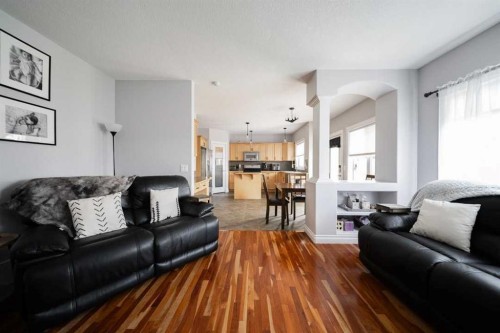521 Walnut Crescent, Fort Mcmurray, AB - Indoor Photo Showing Living Room