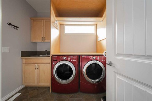 521 Walnut Crescent, Fort Mcmurray, AB - Indoor Photo Showing Laundry Room