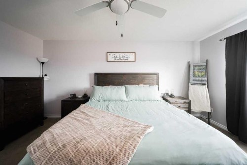 521 Walnut Crescent, Fort Mcmurray, AB - Indoor Photo Showing Bedroom