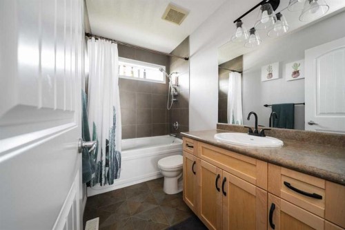 521 Walnut Crescent, Fort Mcmurray, AB - Indoor Photo Showing Bathroom
