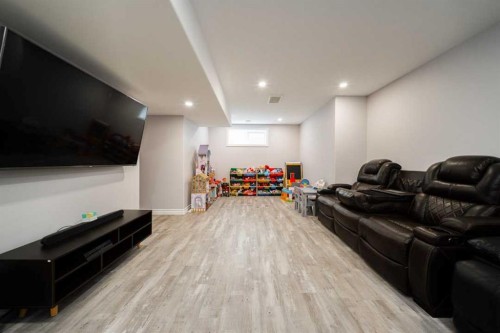 521 Walnut Crescent, Fort Mcmurray, AB - Indoor Photo Showing Basement