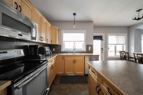 521 Walnut Crescent, Fort Mcmurray, AB - Indoor Photo Showing Kitchen With Double Sink