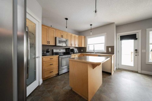 521 Walnut Crescent, Fort Mcmurray, AB - Indoor Photo Showing Kitchen
