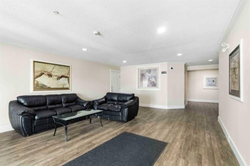 406-253 Gregoire Drive, Fort Mcmurray, AB - Indoor Photo Showing Living Room
