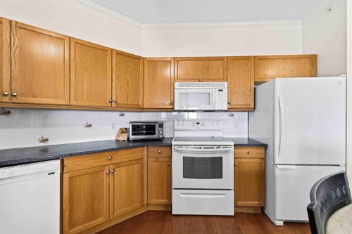 406-253 Gregoire Drive, Fort Mcmurray, AB - Indoor Photo Showing Kitchen