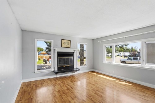 336 Grenfell Crescent, Fort Mcmurray, AB - Indoor Photo Showing Living Room With Fireplace
