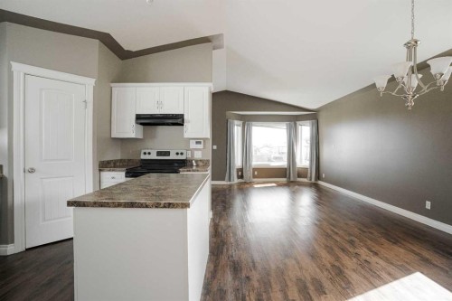 165 Balsam Way, Fort Mcmurray, AB - Indoor Photo Showing Kitchen