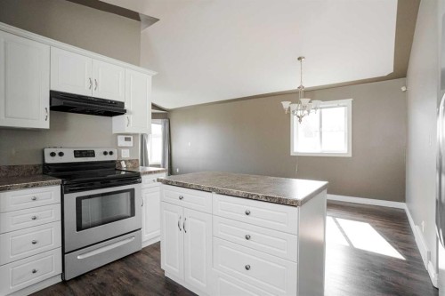 165 Balsam Way, Fort Mcmurray, AB - Indoor Photo Showing Kitchen With Upgraded Kitchen