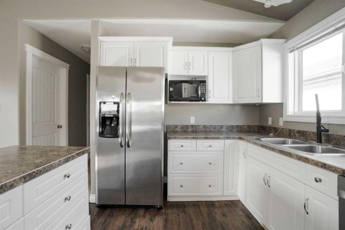 165 Balsam Way, Fort Mcmurray, AB - Indoor Photo Showing Kitchen With Double Sink