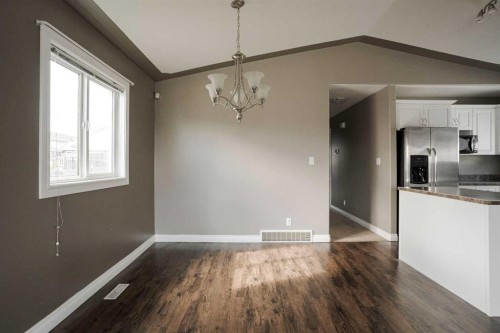 165 Balsam Way, Fort Mcmurray, AB - Indoor Photo Showing Kitchen