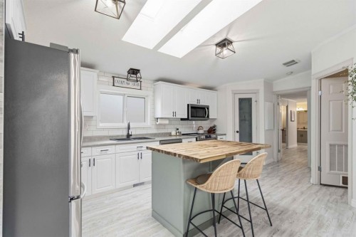 105 Sumac Crescent, Fort Mcmurray, AB - Indoor Photo Showing Kitchen