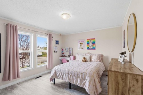 105 Sumac Crescent, Fort Mcmurray, AB - Indoor Photo Showing Bedroom