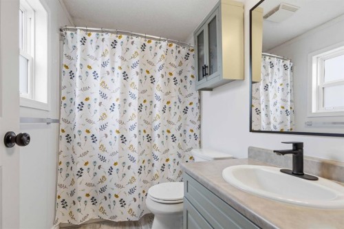 105 Sumac Crescent, Fort Mcmurray, AB - Indoor Photo Showing Bathroom