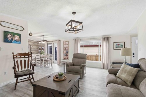 105 Sumac Crescent, Fort Mcmurray, AB - Indoor Photo Showing Living Room