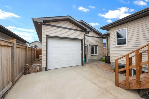 125 Beardsley Crescent, Fort Mcmurray, AB - Outdoor With Exterior