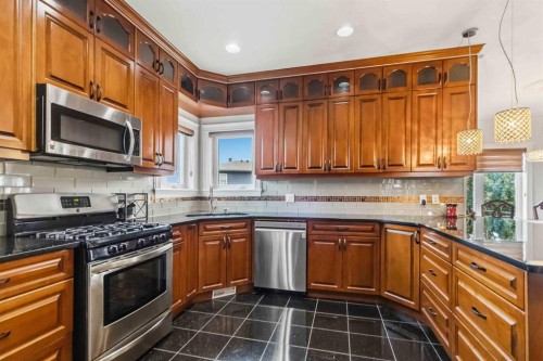 115 Widgeon Place, Fort Mcmurray, AB - Indoor Photo Showing Kitchen With Stainless Steel Kitchen