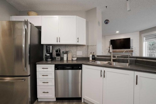 213 Parry Crescent, Fort Mcmurray, AB - Indoor Photo Showing Kitchen With Stainless Steel Kitchen With Double Sink