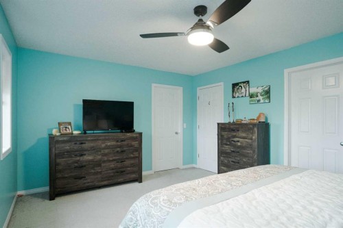 213 Parry Crescent, Fort Mcmurray, AB - Indoor Photo Showing Bedroom