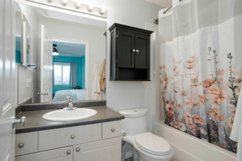 213 Parry Crescent, Fort Mcmurray, AB - Indoor Photo Showing Bathroom