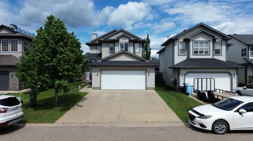 213 Parry Crescent, Fort Mcmurray, AB - Outdoor With Facade