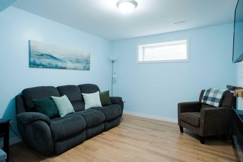 213 Parry Crescent, Fort Mcmurray, AB - Indoor Photo Showing Living Room