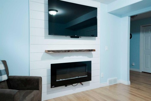 213 Parry Crescent, Fort Mcmurray, AB - Indoor Photo Showing Living Room With Fireplace