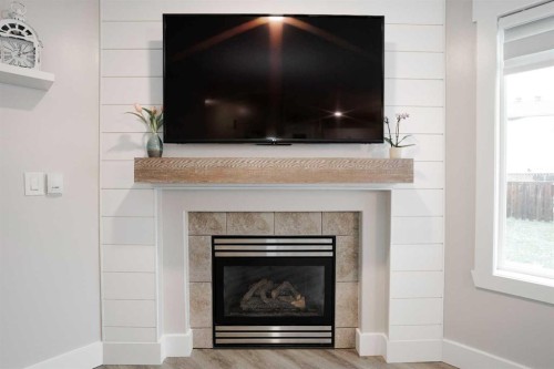213 Parry Crescent, Fort Mcmurray, AB - Indoor Photo Showing Living Room With Fireplace