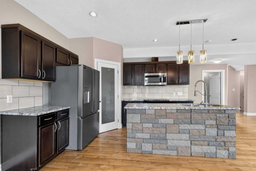 104 Killdeer Way, Fort Mcmurray, AB - Indoor Photo Showing Kitchen With Stainless Steel Kitchen With Upgraded Kitchen