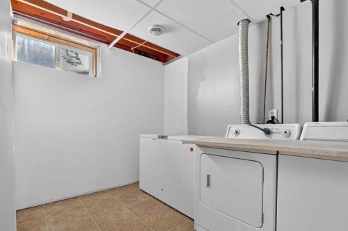 177 Leigh Crescent, Fort Mcmurray, AB - Indoor Photo Showing Laundry Room