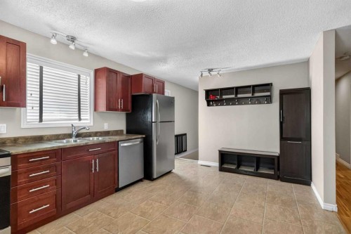 177 Leigh Crescent, Fort Mcmurray, AB - Indoor Photo Showing Kitchen With Double Sink