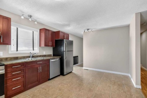 177 Leigh Crescent, Fort Mcmurray, AB - Indoor Photo Showing Kitchen With Double Sink