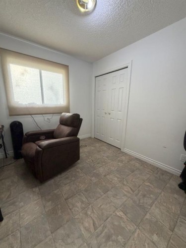 708 6 Street, Smith, AB - Indoor