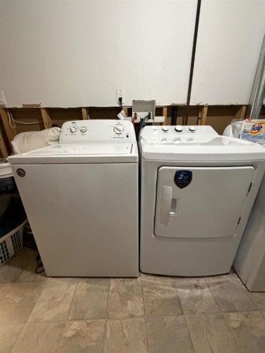 708 6 Street, Smith, AB - Indoor Photo Showing Laundry Room