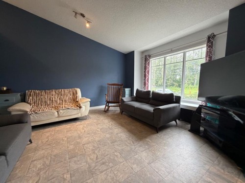 708 6 Street, Smith, AB - Indoor Photo Showing Living Room