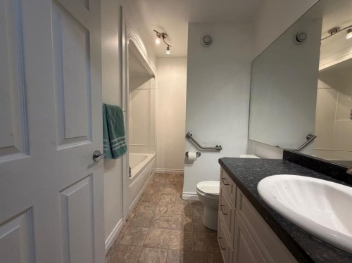 708 6 Street, Smith, AB - Indoor Photo Showing Bathroom