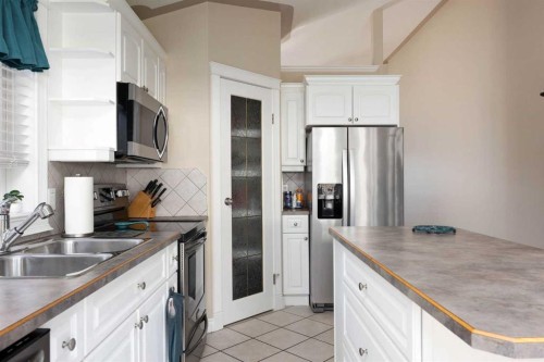 168 Lightbown Way, Fort Mcmurray, AB - Indoor Photo Showing Kitchen With Double Sink