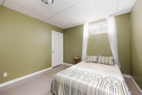 168 Lightbown Way, Fort Mcmurray, AB - Indoor Photo Showing Bedroom
