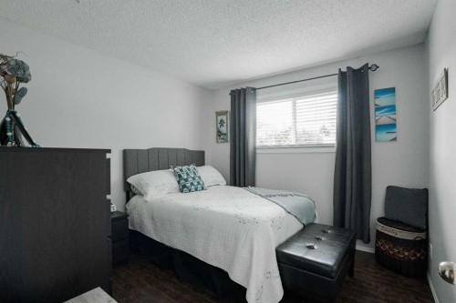 114 Hilltop Crescent, Fort Mcmurray, AB - Indoor Photo Showing Bedroom