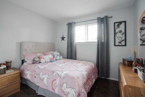 114 Hilltop Crescent, Fort Mcmurray, AB - Indoor Photo Showing Bedroom